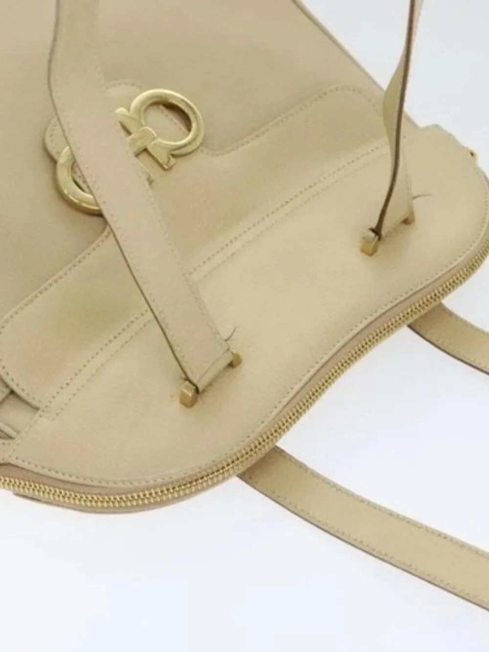 Salvatore Ferragamo Gancini Shoulder Bag Leather Beige Gold Auth 91285